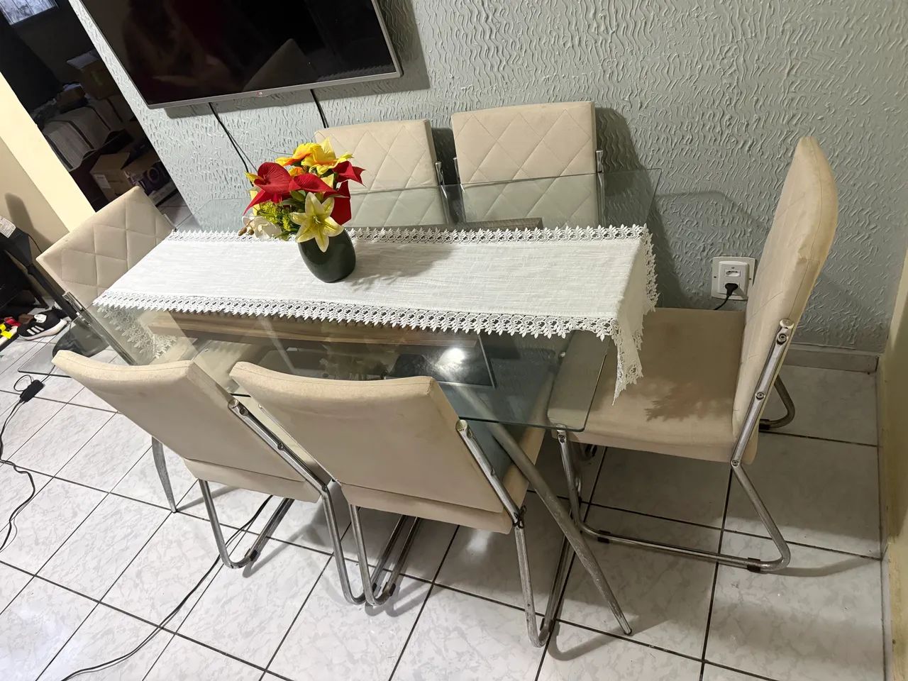 Mesa com 6 cadeiras estofadas - Foto 3