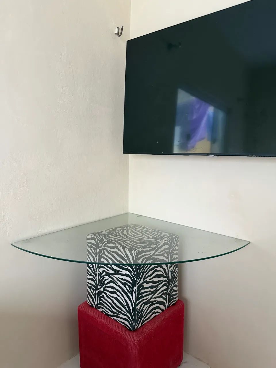 Mesa cantoneira de vidro temperado
