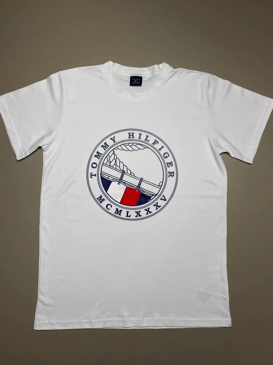 Camiseta Tommy Branca/Vermelho e Azul - Foto 4