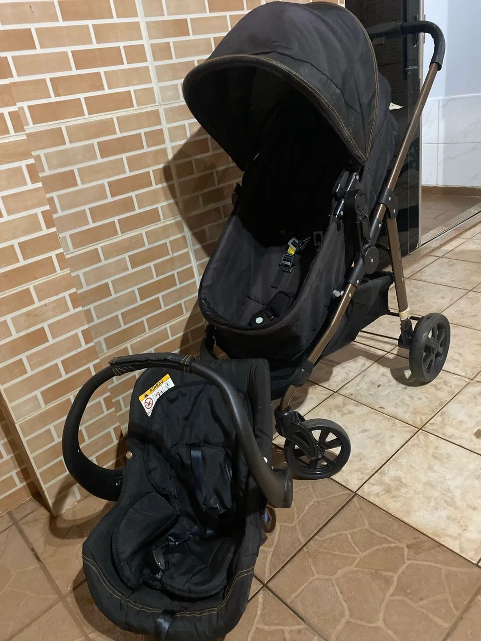 Carrinho de bebê + bebê conforto 