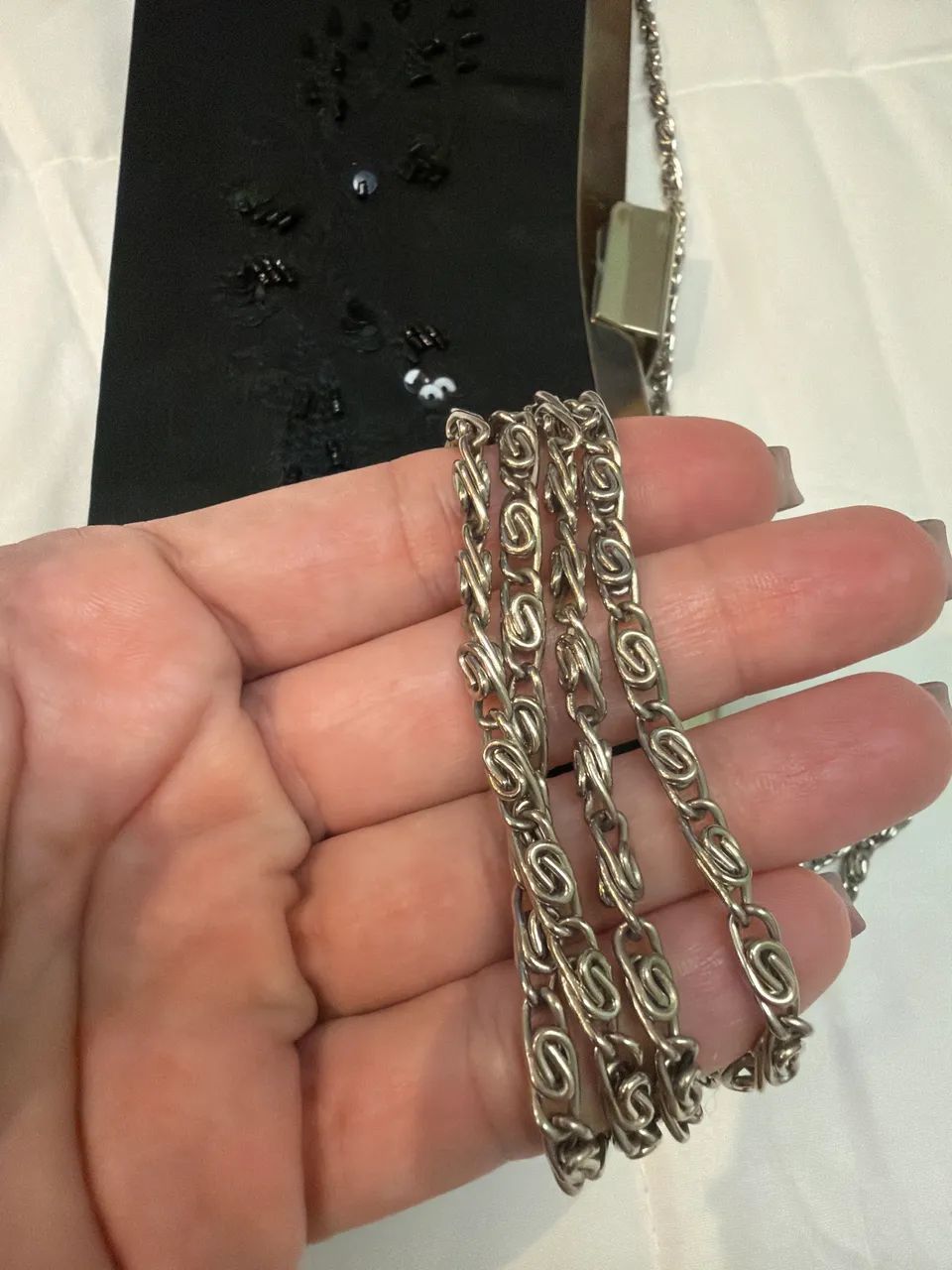 Bolsa de Festa Preta com Corrente e Bordado - Foto 5