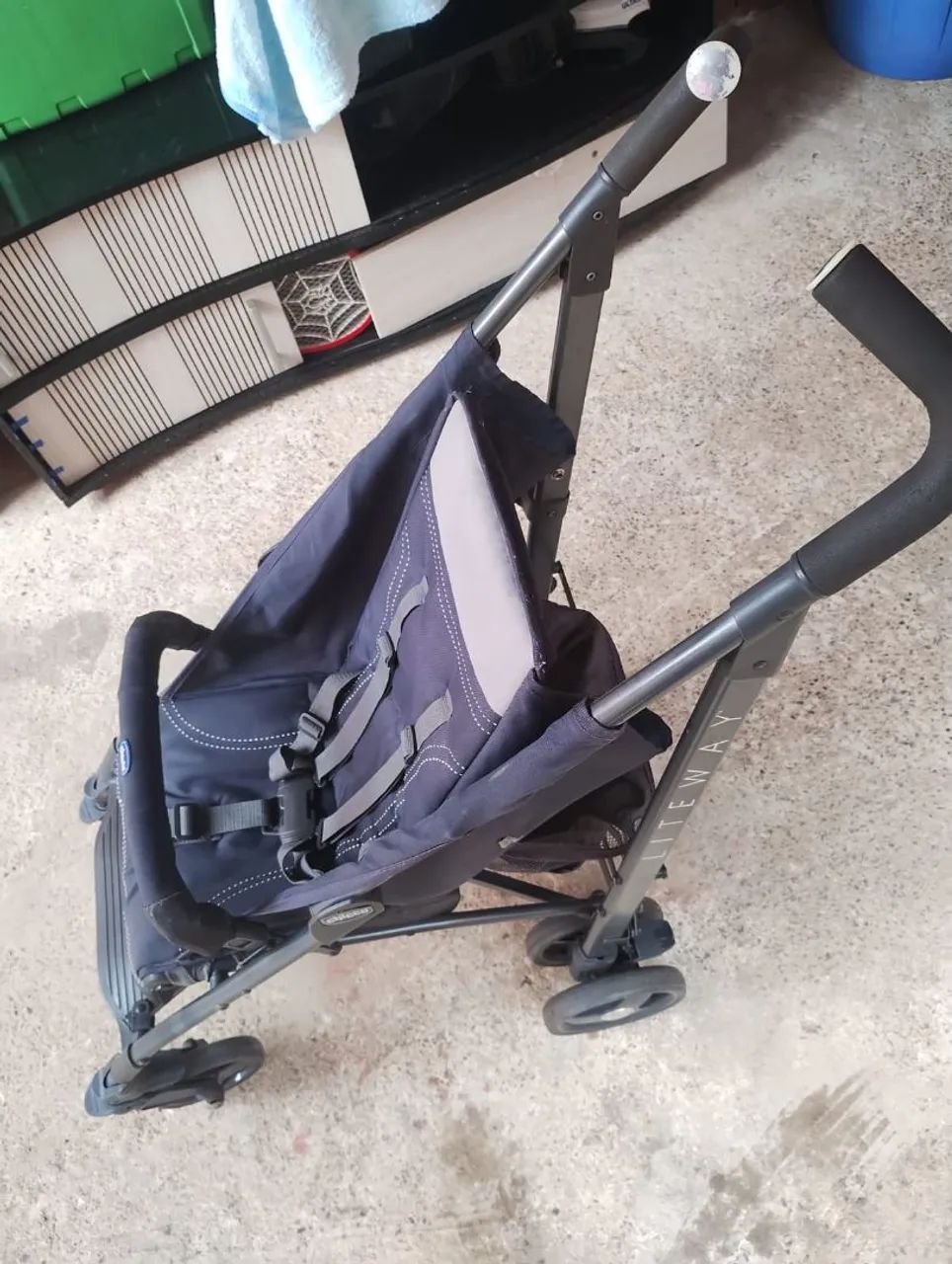 Carrinho de Bebê Chicco Lite Way 4 em perfeito estado  - Foto 4