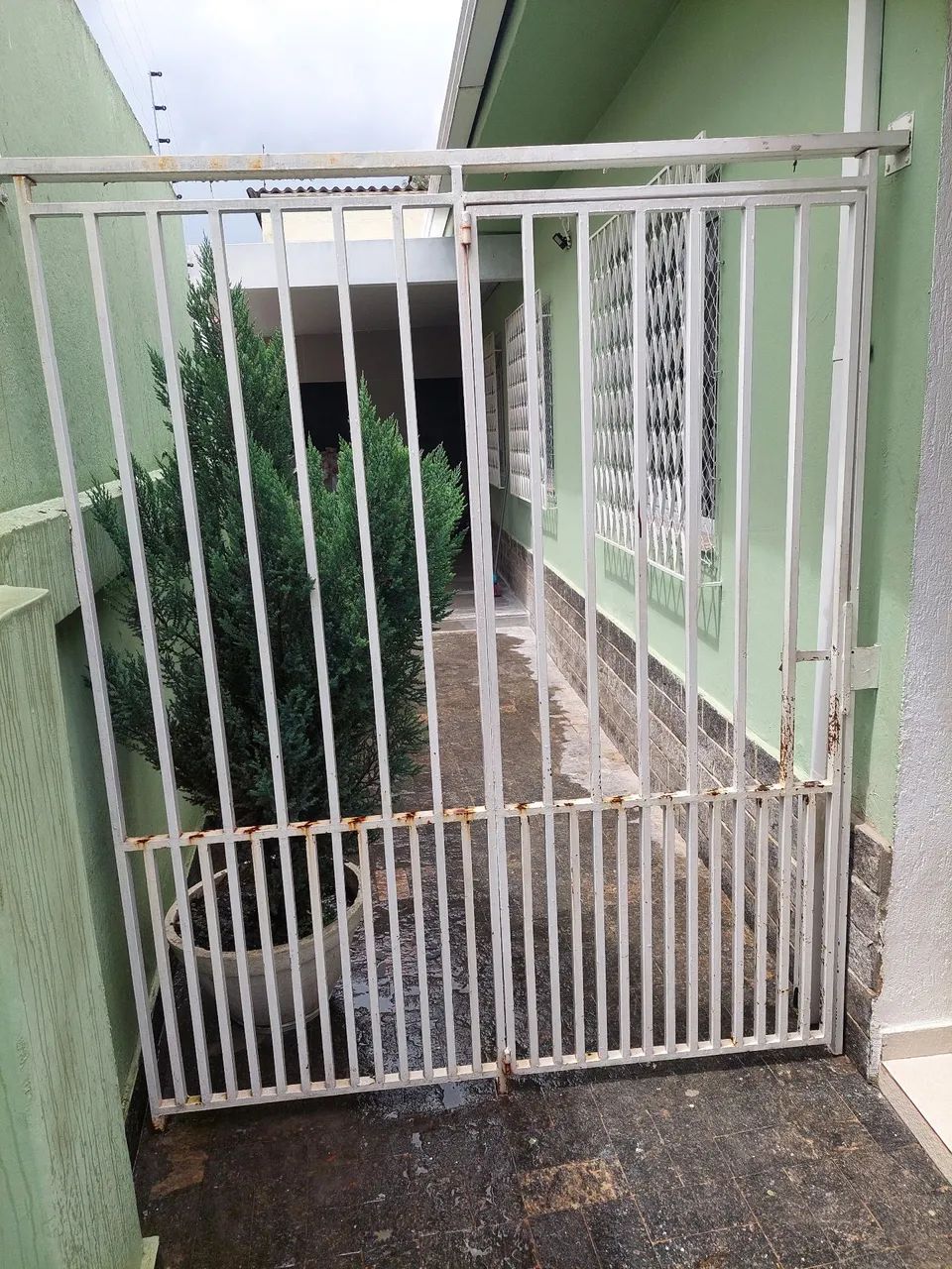 Grille Gate, Height 1.70 cm × Width 2.05 m
