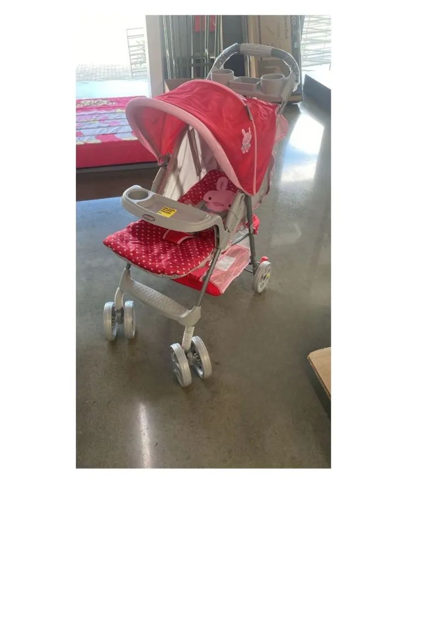 Carrinho de bebê menina