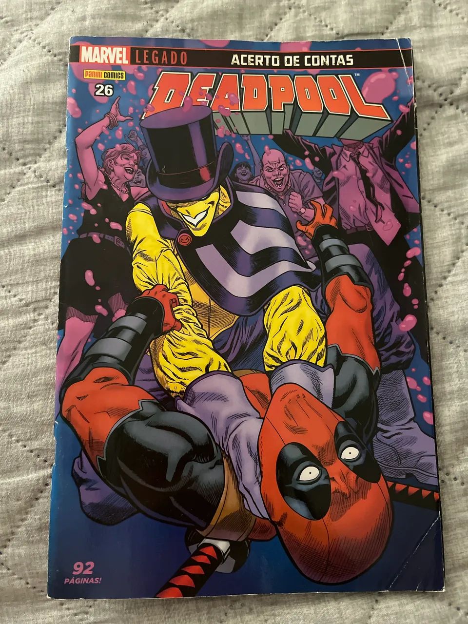 3 HQS de capa mole( 2 batman e 1 deadpool) 