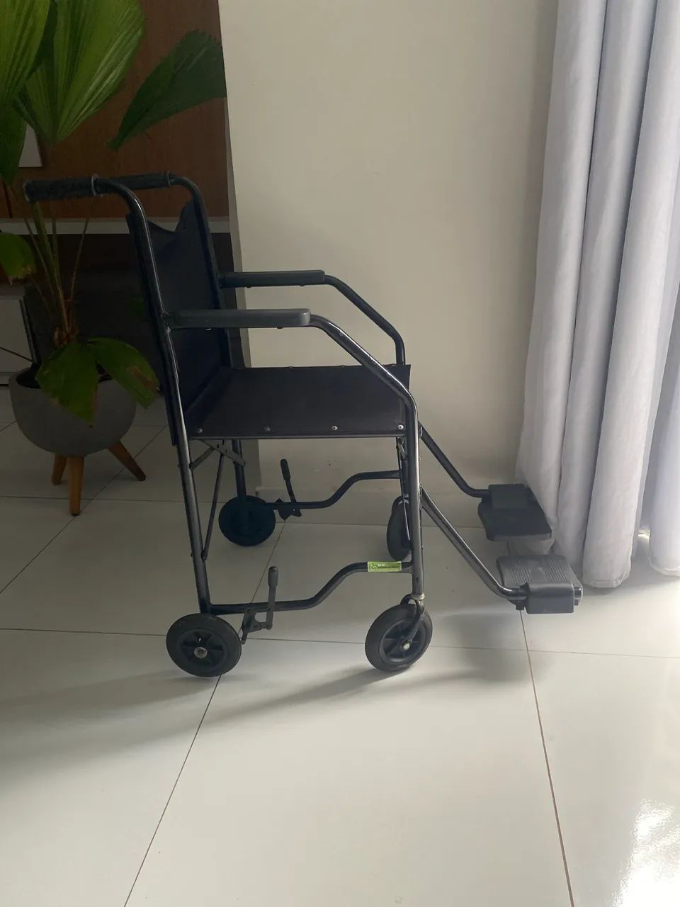 Vendo cadeira de rodas  - Foto 2