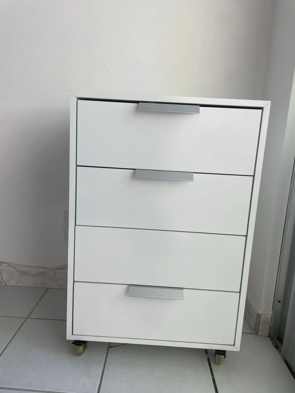 Gaveteiro branco 4 gavetas com rodízios