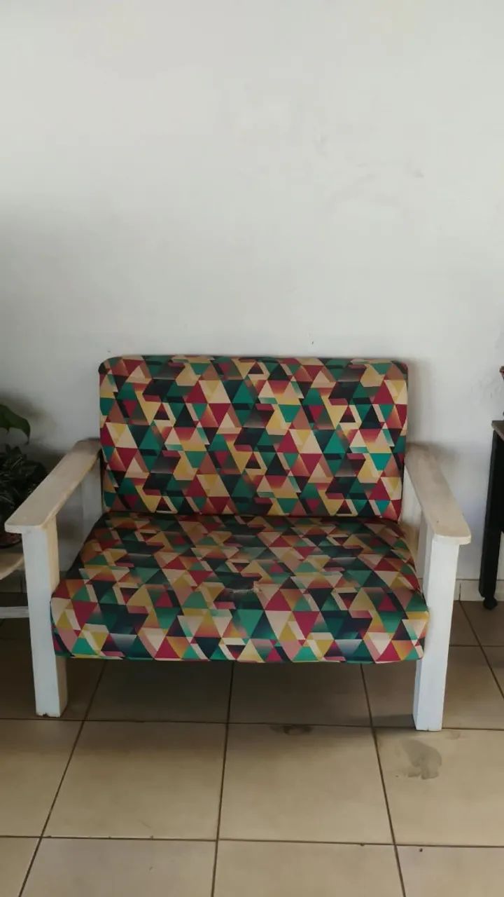 Poltrona namoradeira de madeira