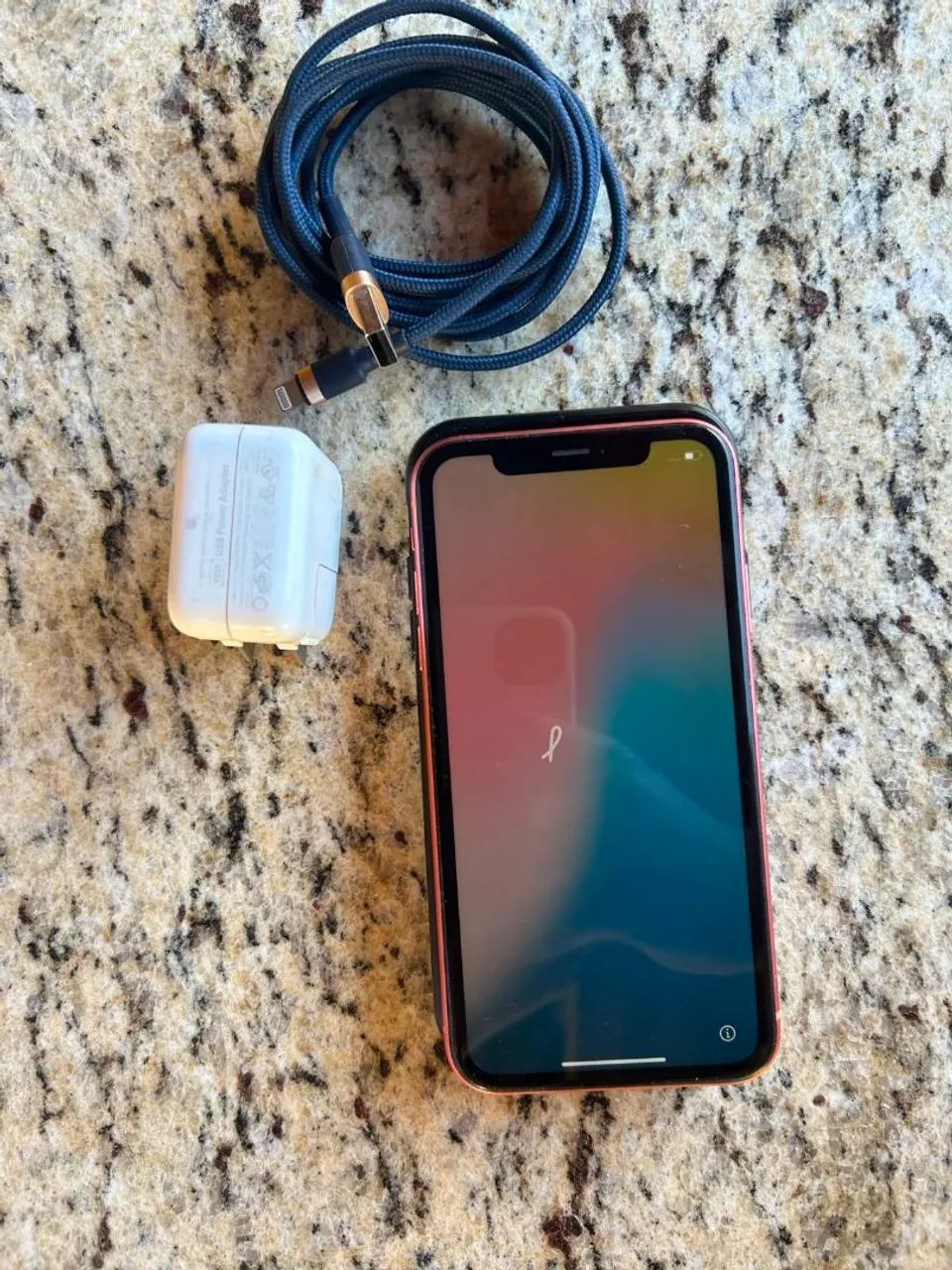 IPHONE XR 64gb SEM DEFEITO!! Acompanha carregador original e case!! - Foto 3