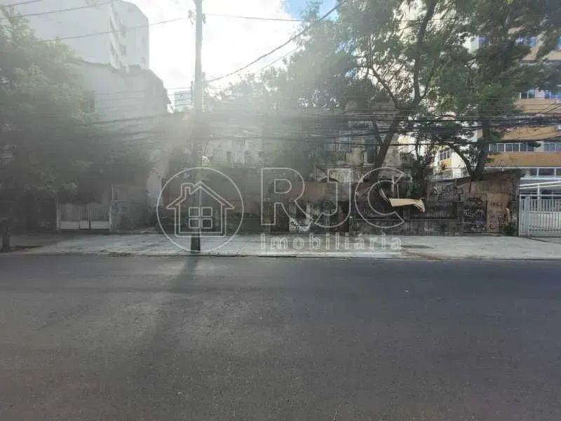 Excelente oportunidade para quem busca amplo espaço e valorização! Imóvel à venda com 483 