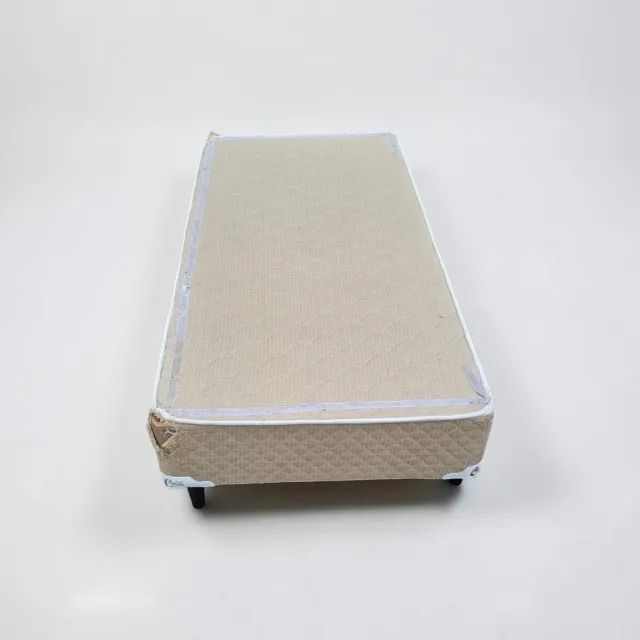 Base de cama de solteiro, com auxiliar.