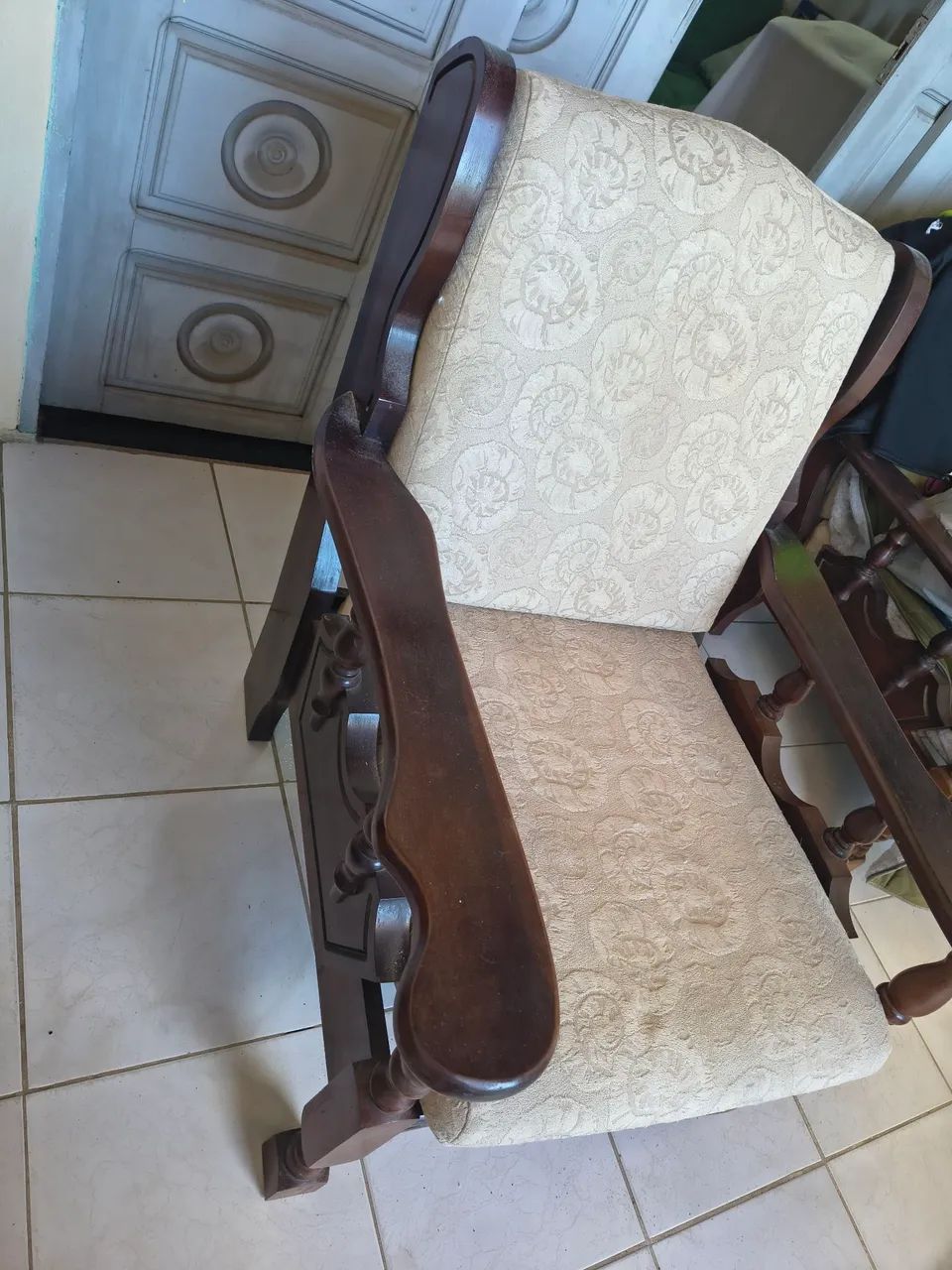 Vende-se um conjunto de duas poltronas madeira - Foto 3