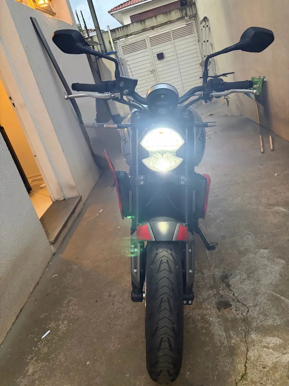 Triumph Trident 660 em estado de nova - Foto 4
