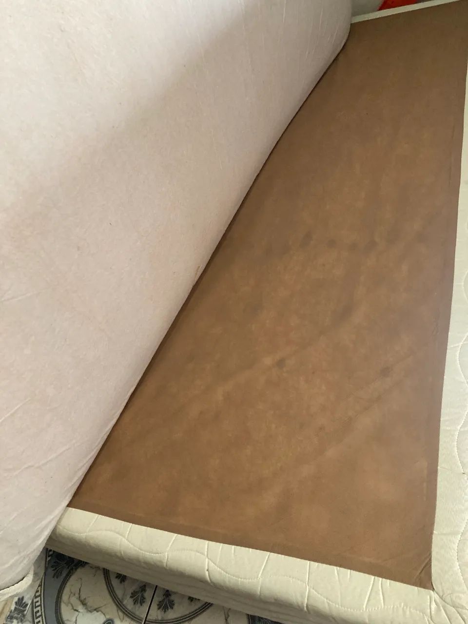Cama e colchão de solteiro 
