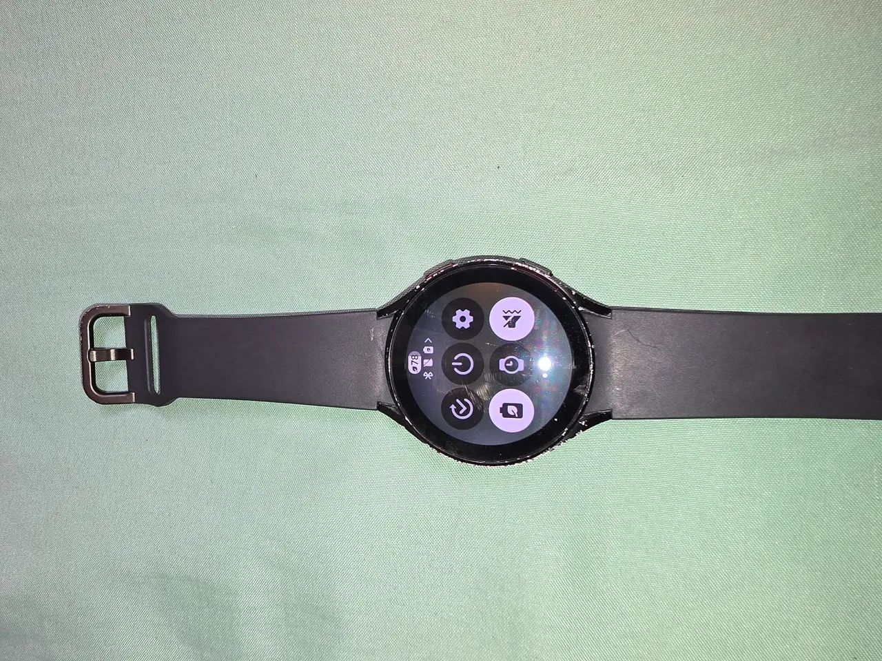 Smartwatch Samsung 4 com marcas de uso