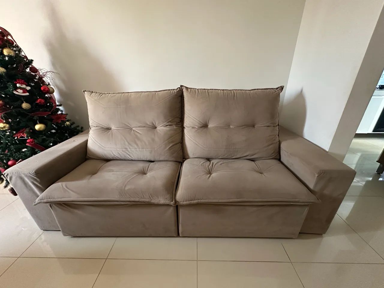 Sofá retrátil em veludo64962144728067124