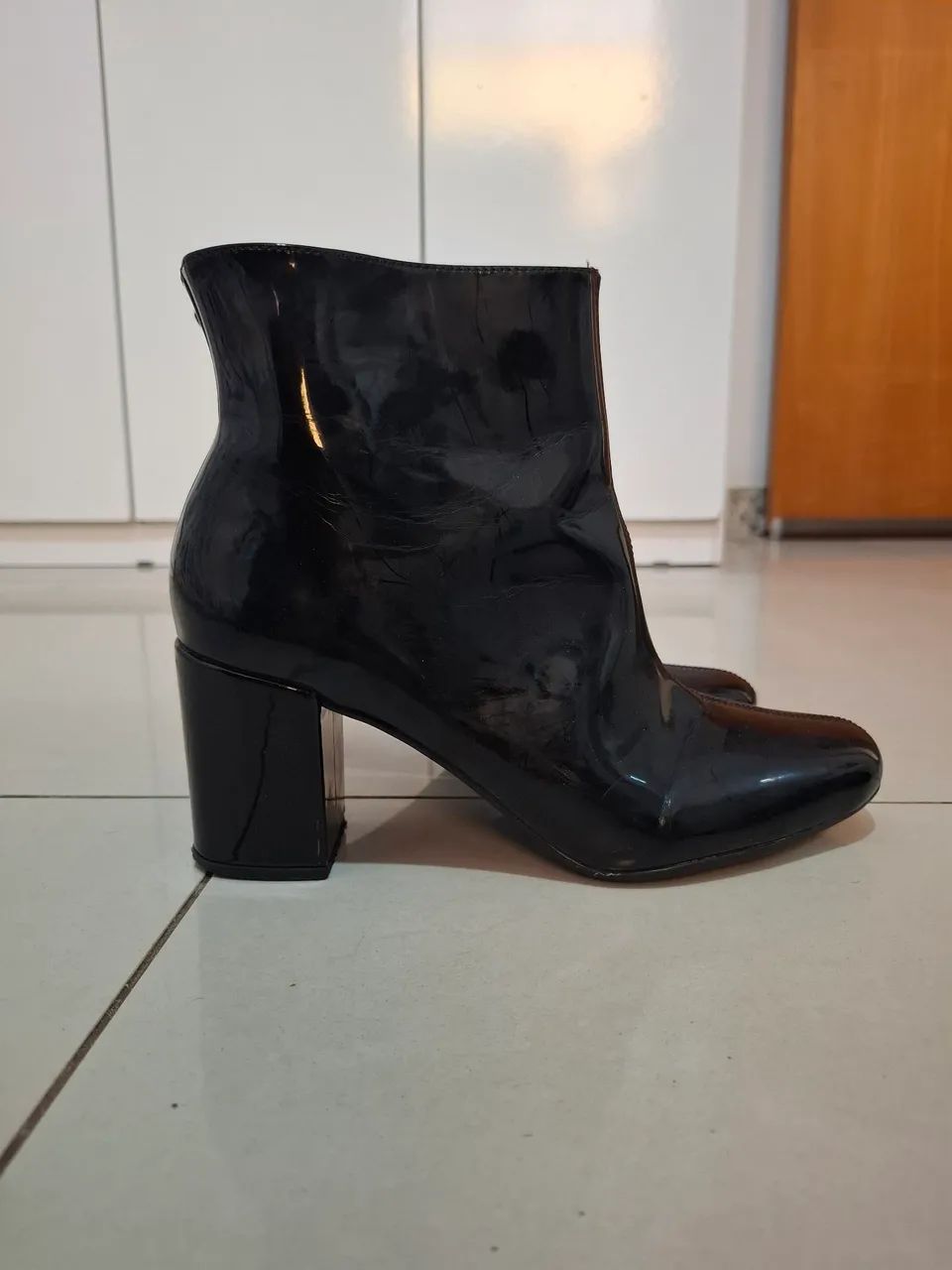 Bota de vinil avariada - Foto 3