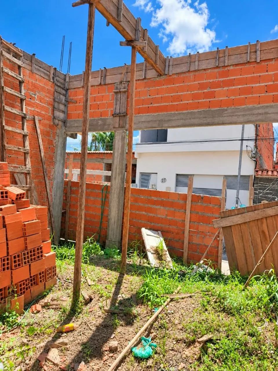 CASA EM OBRAR NO BENEDITO MONTEIRO 