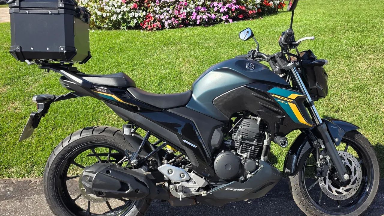 Moto impecável 