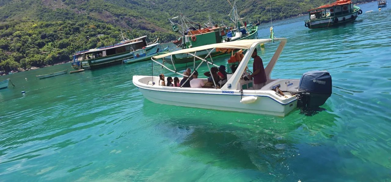 Passeio de lancha Angra dos Reis 