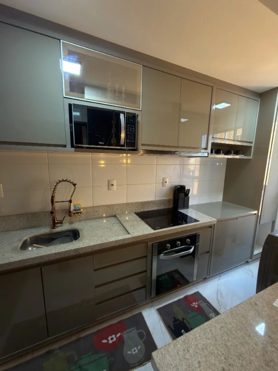 É alugar e mudar! Apto de 3 quartos, suíte, móveis planejados e 2 vagas cobertas! - Foto 2