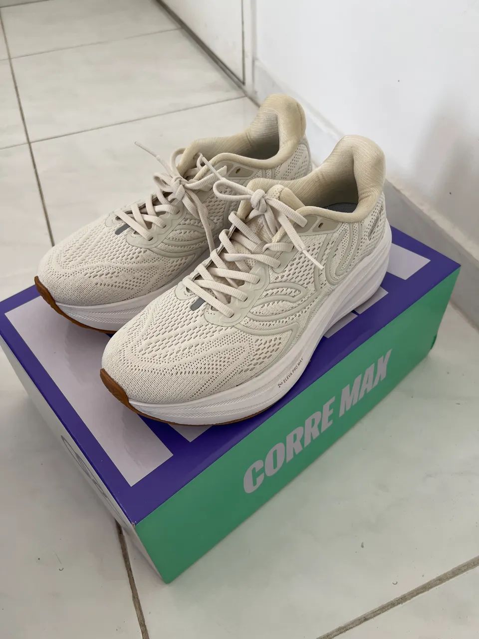 Corre Max Branco feminino