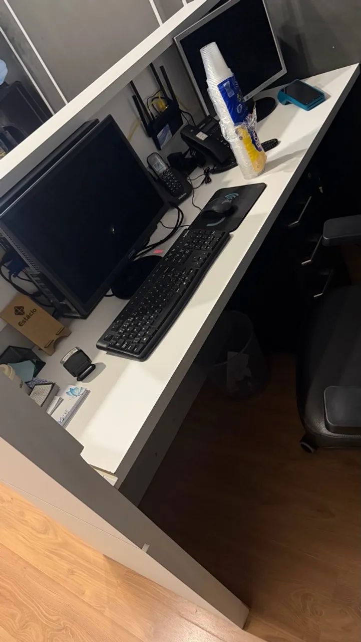 Vendo balcão de recepção + 2 Poltronas! - Foto 2