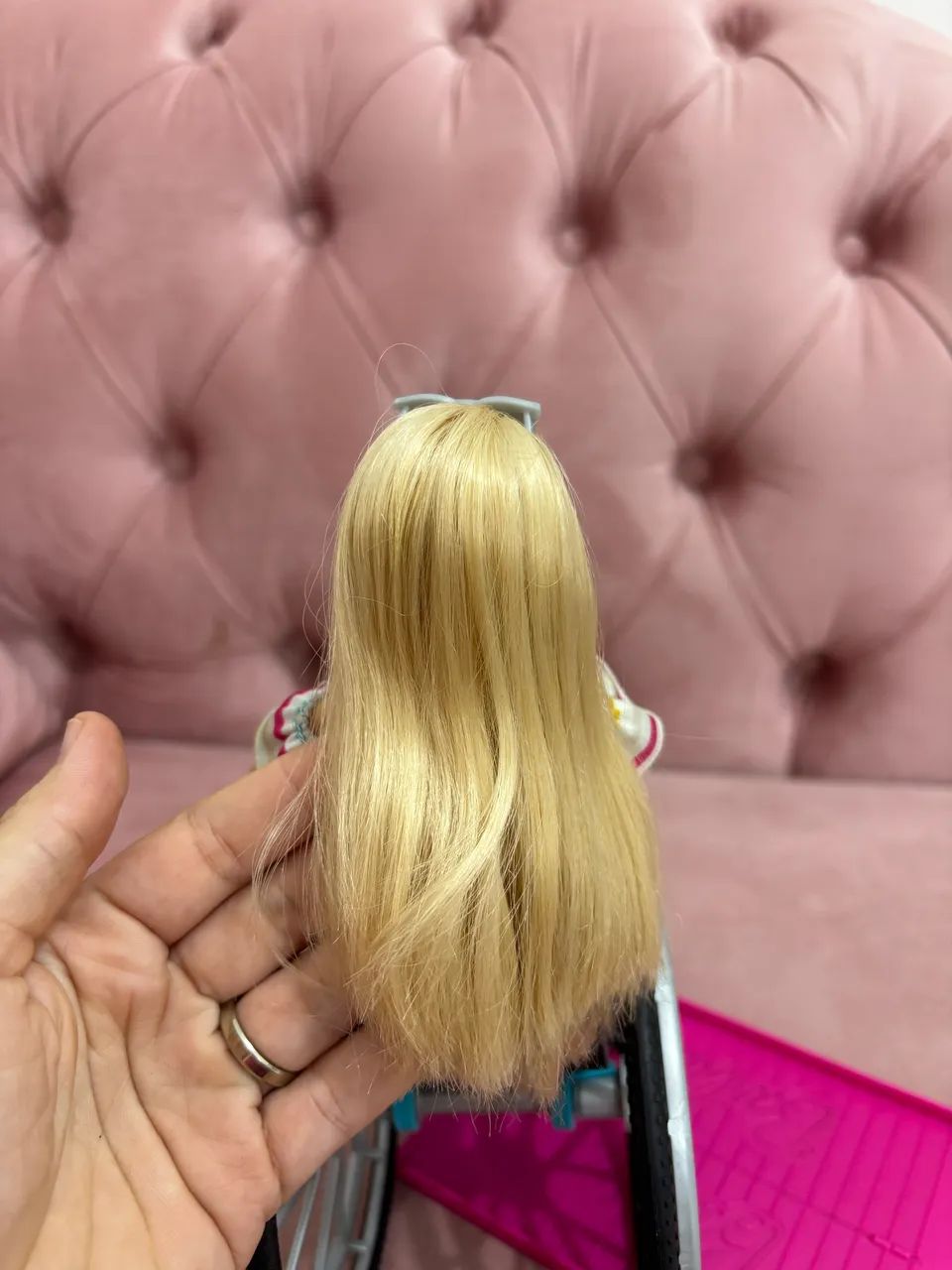 Barbie cadeirante (toda articulada)  - Foto 3