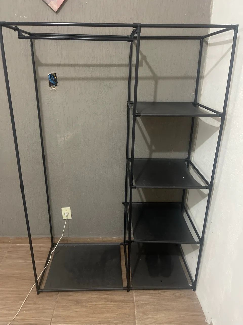 Guarda roupa casa e vídeo  - Foto 2