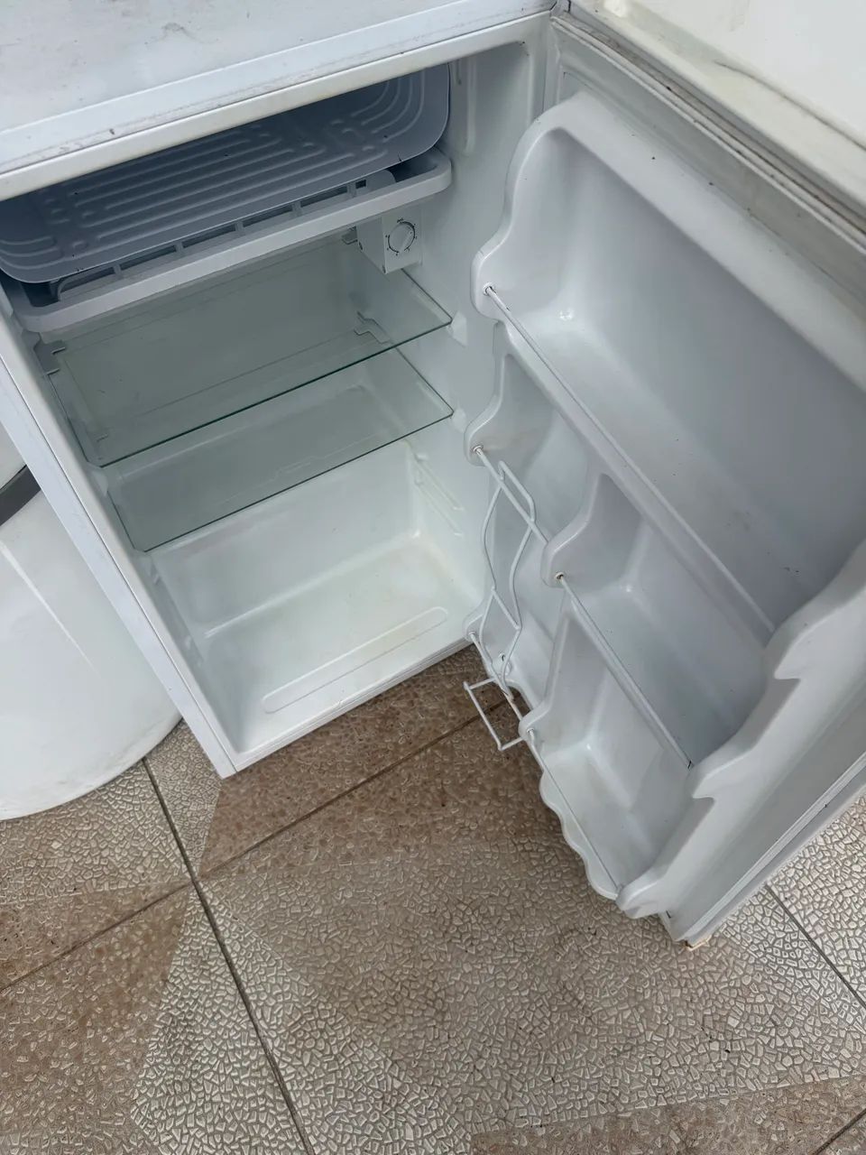 Frigobar Midea 93 Litros 3 meses de Garantia Top - Foto 3