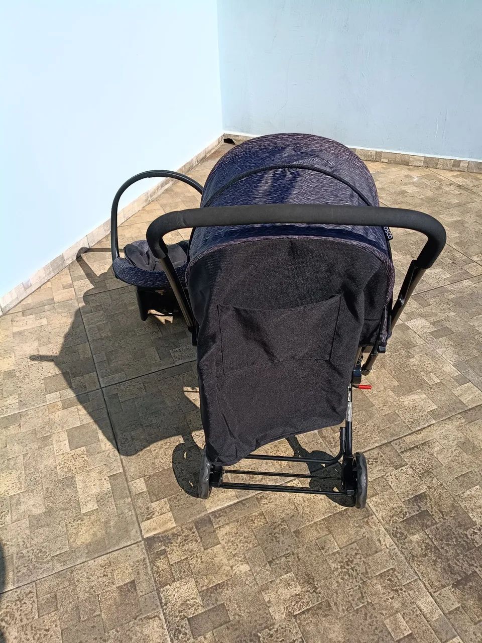 Carrinho de bebê com bebê conforto cosco - Foto 2