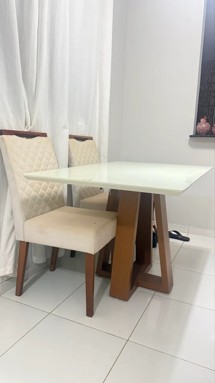 Mesa laqueada com 4 cadeiras - Foto 3