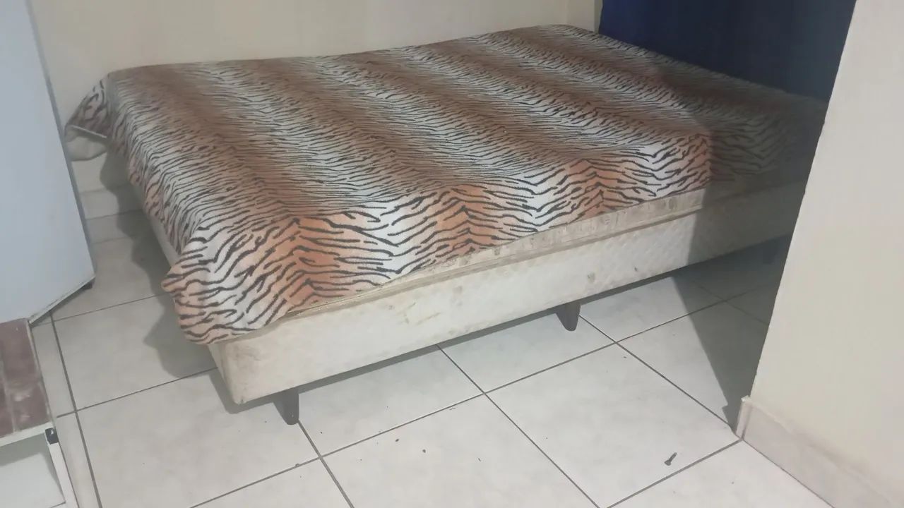 Vendo Cama Box de Casal