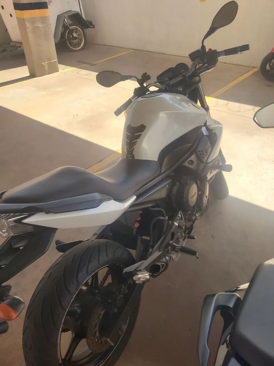 XJ6n ano 2012 com 2026 pago 2 pneu bom  - Foto 4