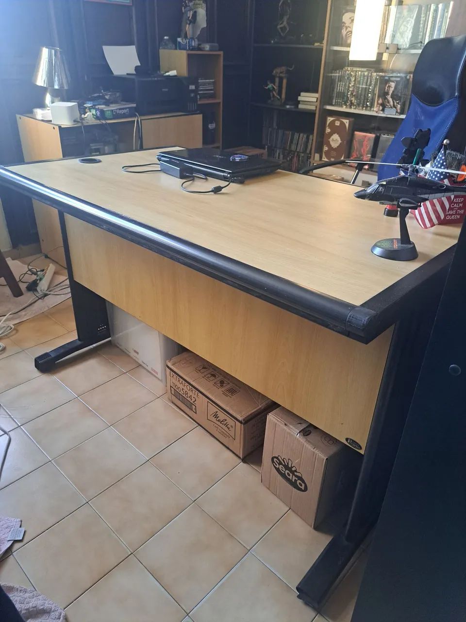 Mesa de escritório 125 x 73 cm Em bom estado.