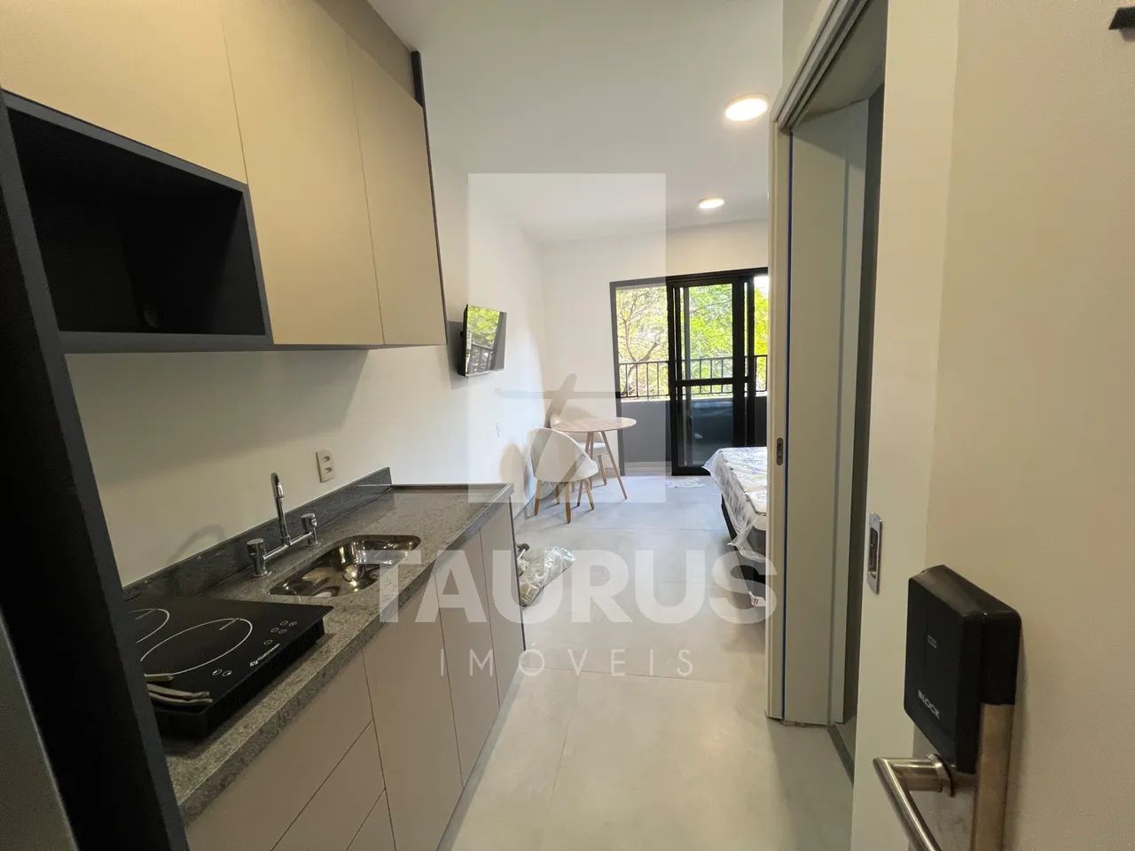 Studio para alugar em Moema. Mobiliado, ar condicionado, varanda, 25m². - Foto 3