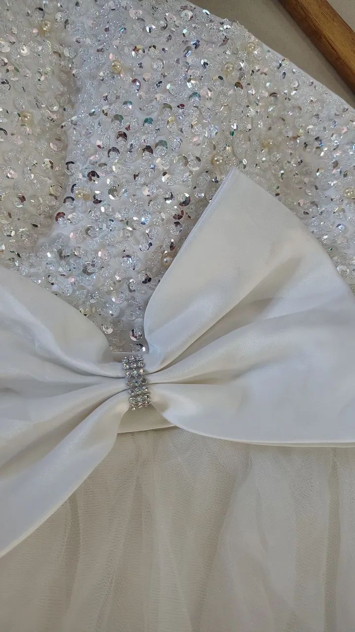 Vestido branco com pedrarias - Foto 4