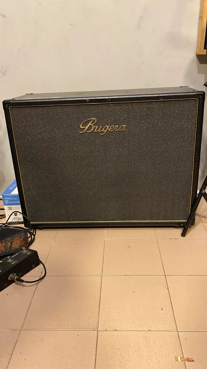 Gabinete Bugera 212v BK
