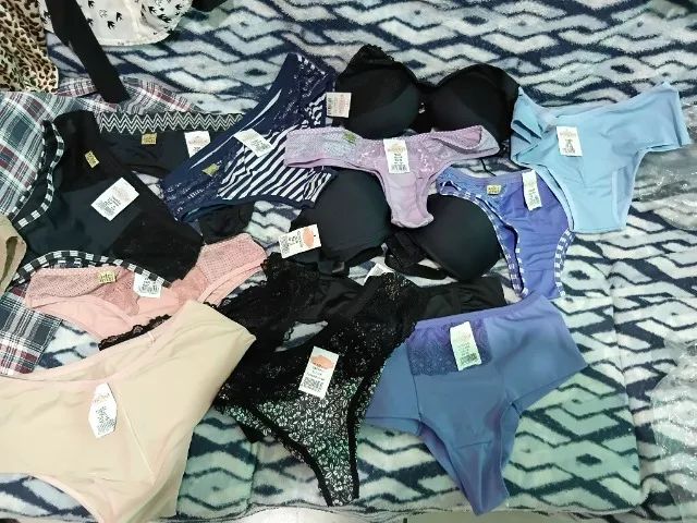 Kit Com 20 peças,  Calcinhas,  sutiã e Top