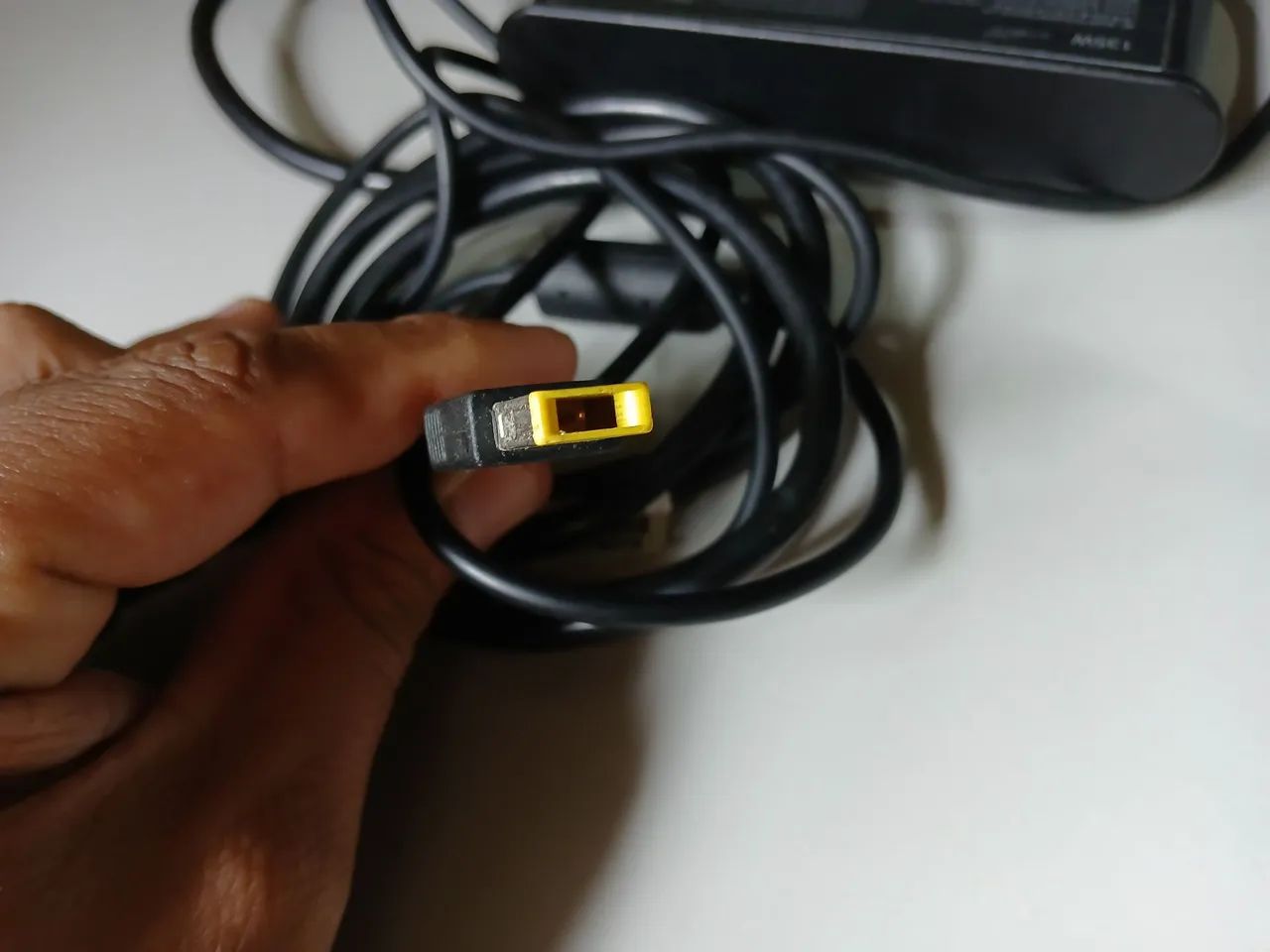 Fonte 135W p/ notebook Lenovo - Foto 3