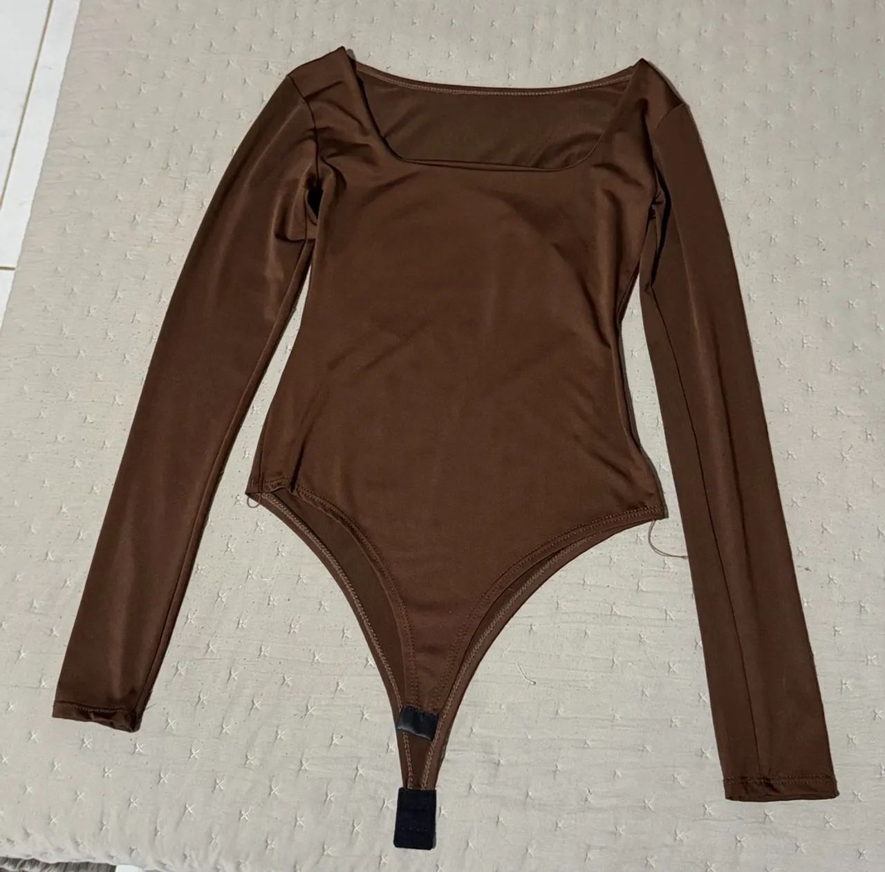 Body Marrom Manga Longa Decote Quadrado