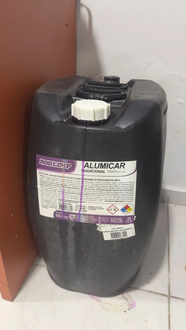 Produto roxinho com galão de 50 L
