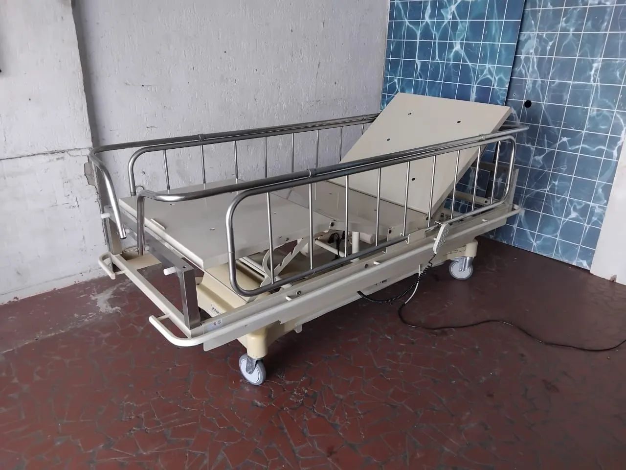Cama hospitalar elétrica 8 movimentos.  - Foto 2