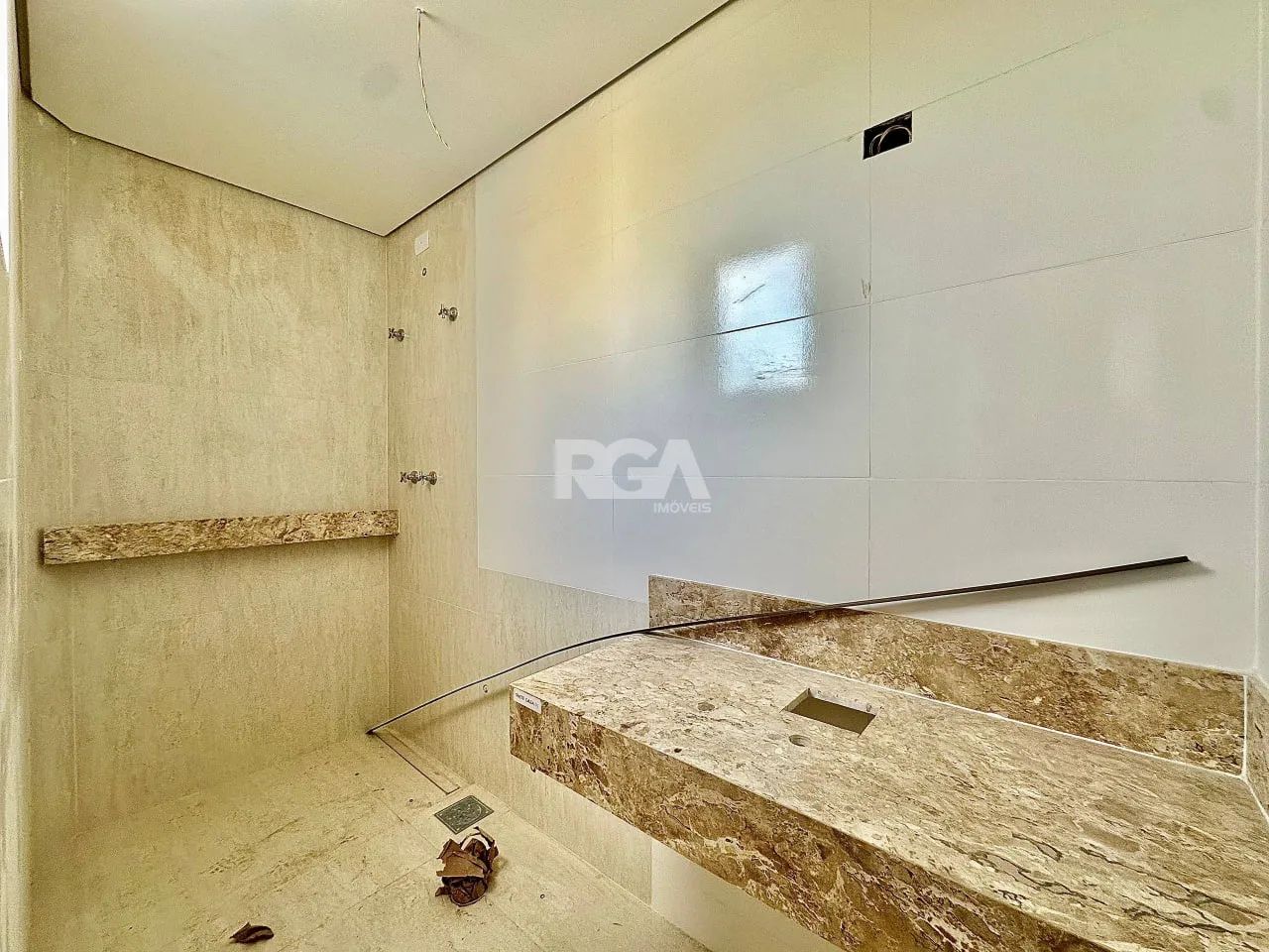 CASA GEMINADA COM 3 QUARTOS (1 SUÍTE) E 2 VAGAS  ITAPOÃ - Foto 4
