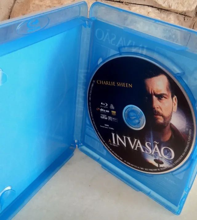 A invasão filme com Charlie Sheen - Foto 3