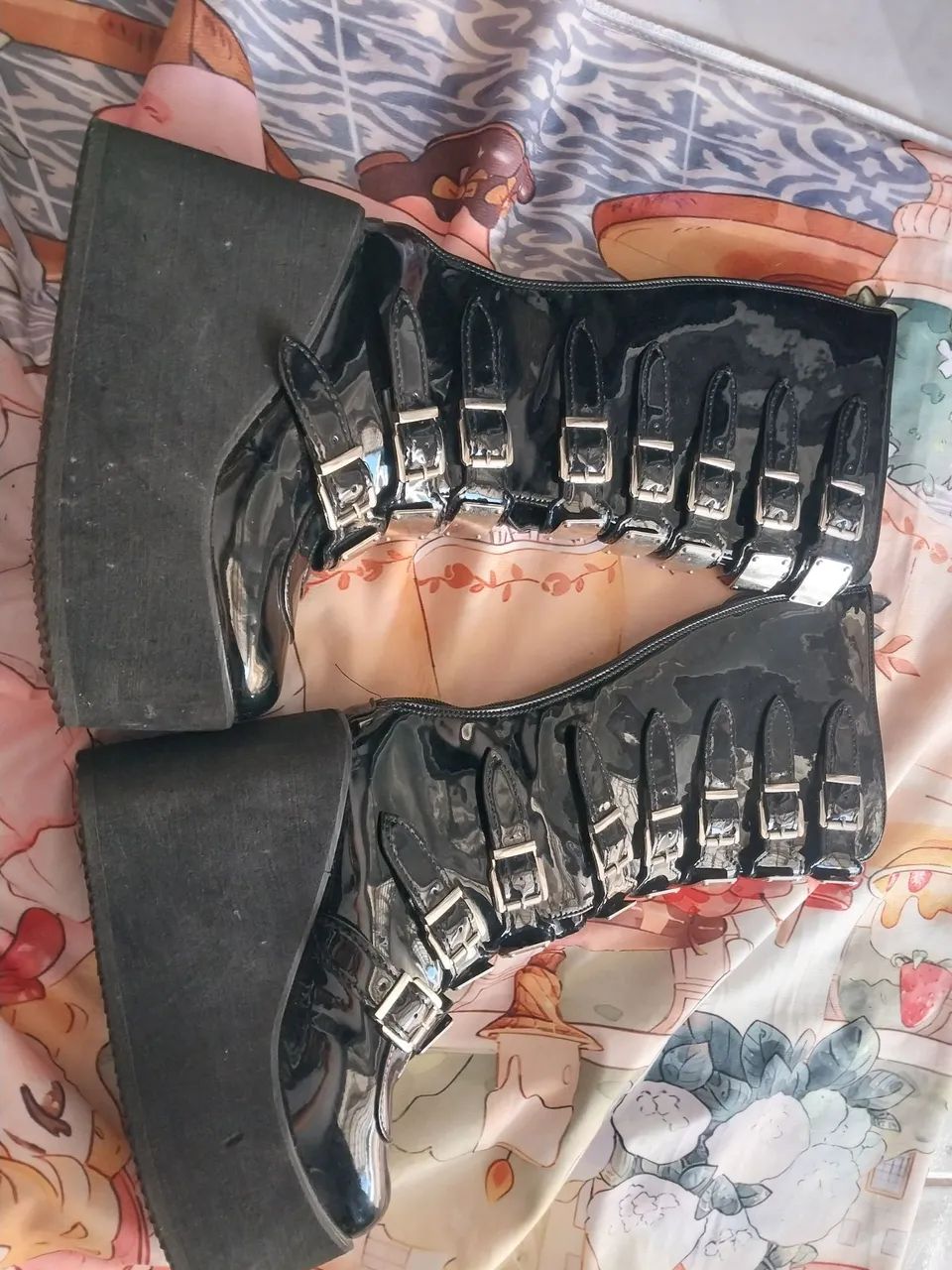 Bota estilo demonia (usada)