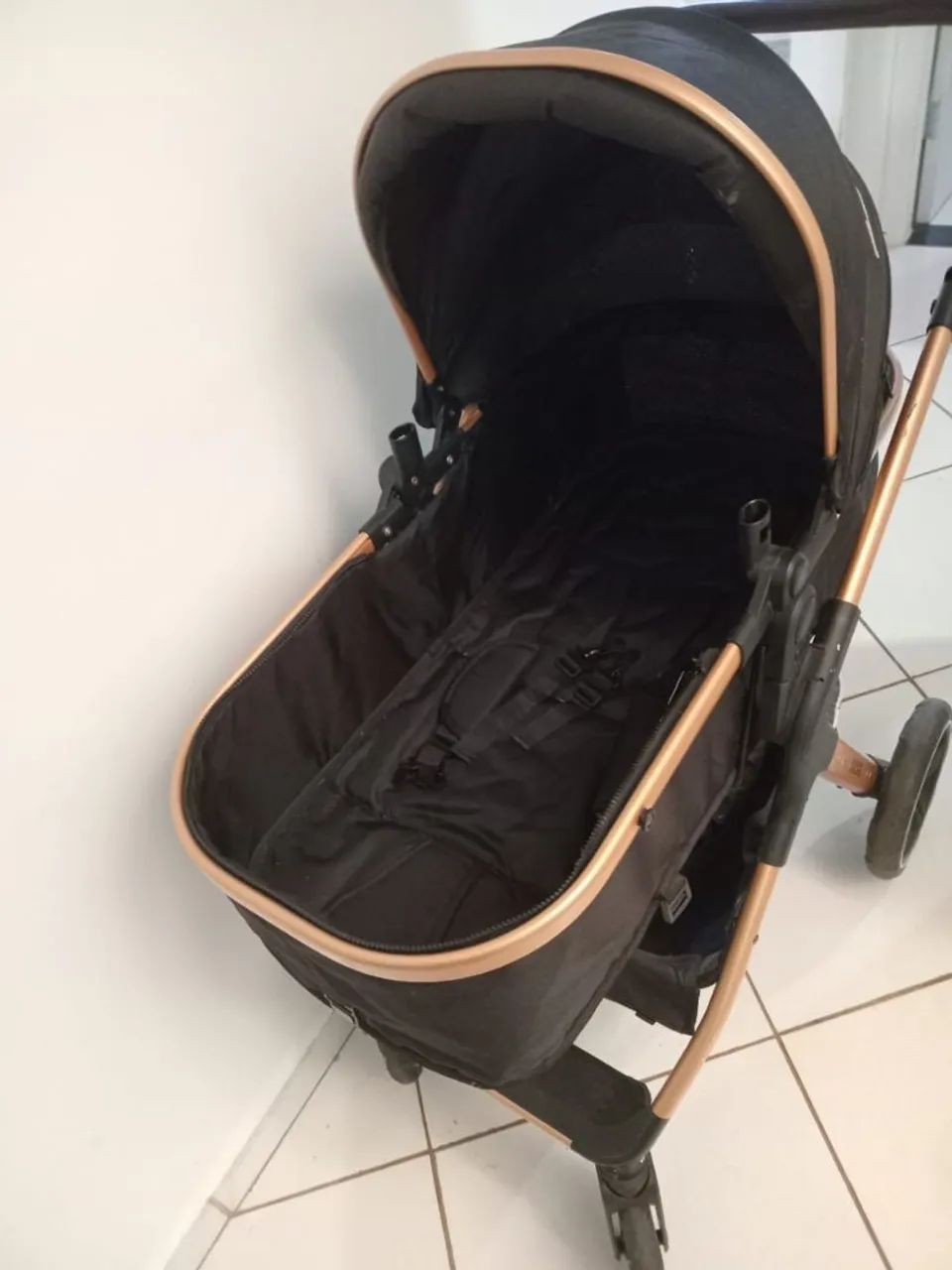 Carrinho de bebê e bebê conforto. - Foto 3