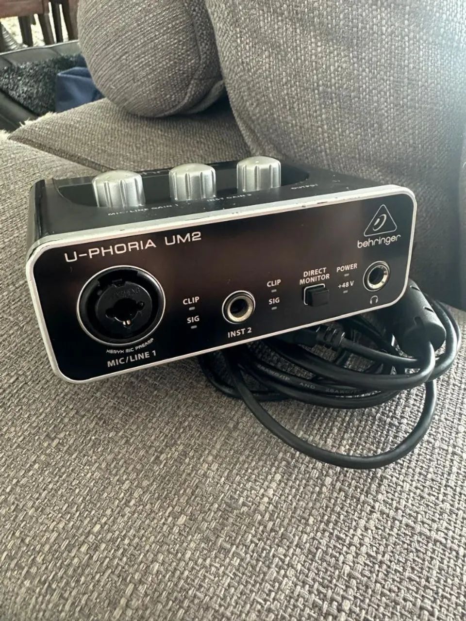 Interface de Áudio Behringer U-Phoria UM2 USB
