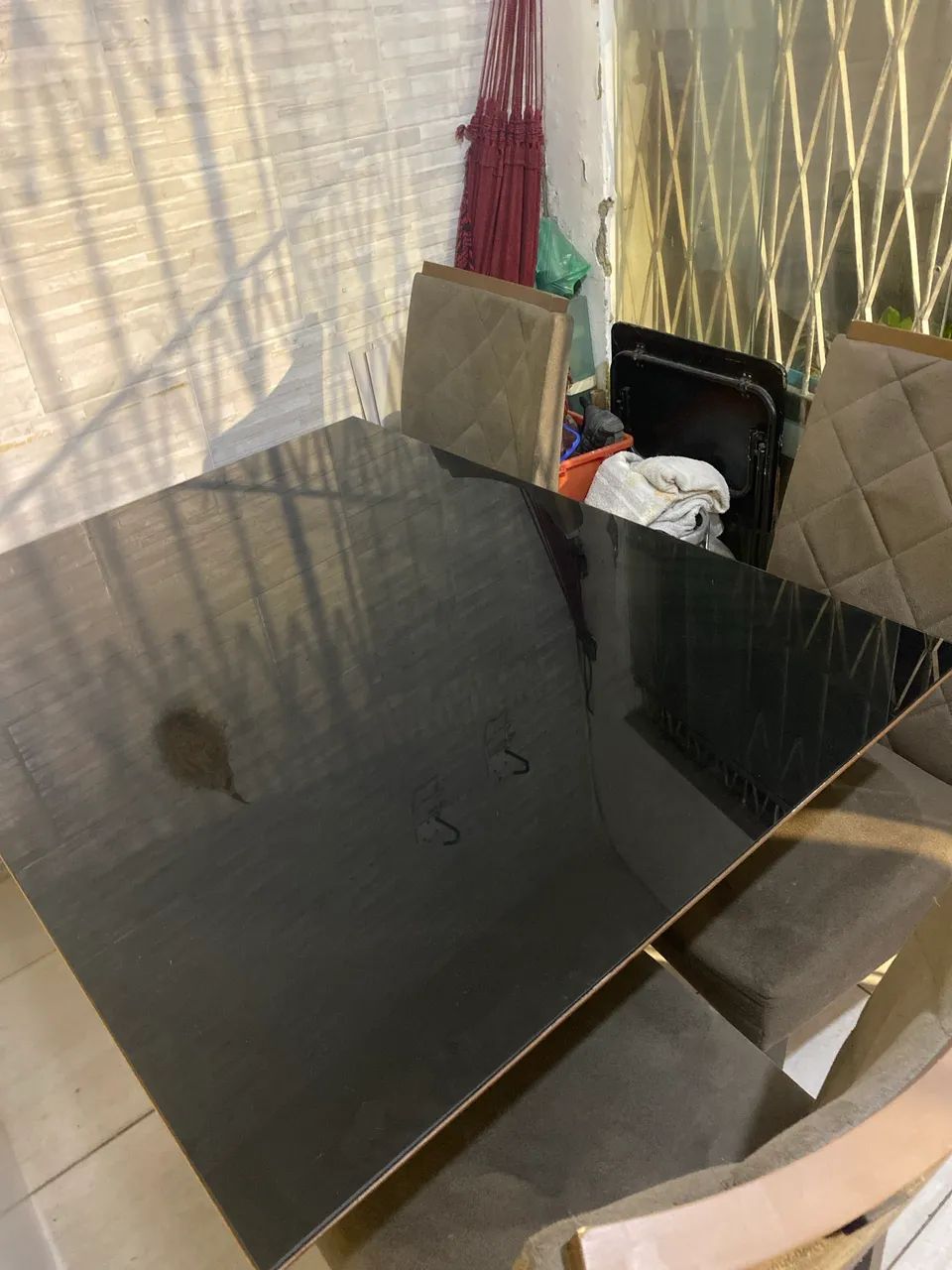 Mesa com quatro cadeiras 