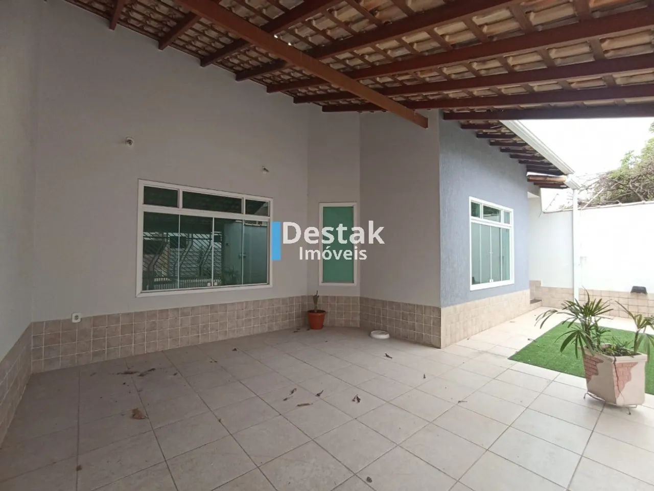 CASA LINEAR NO BAIRRO AERO CLUBE COM 3 QUARTOS SENDO 1 SUÍTE - Foto 2